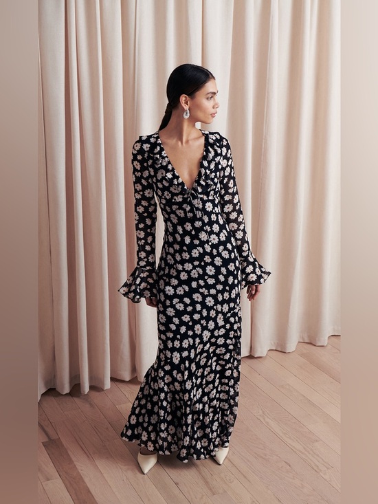 SAYLOR Dresses & Skirts - Saylor Daisy Madge Dress